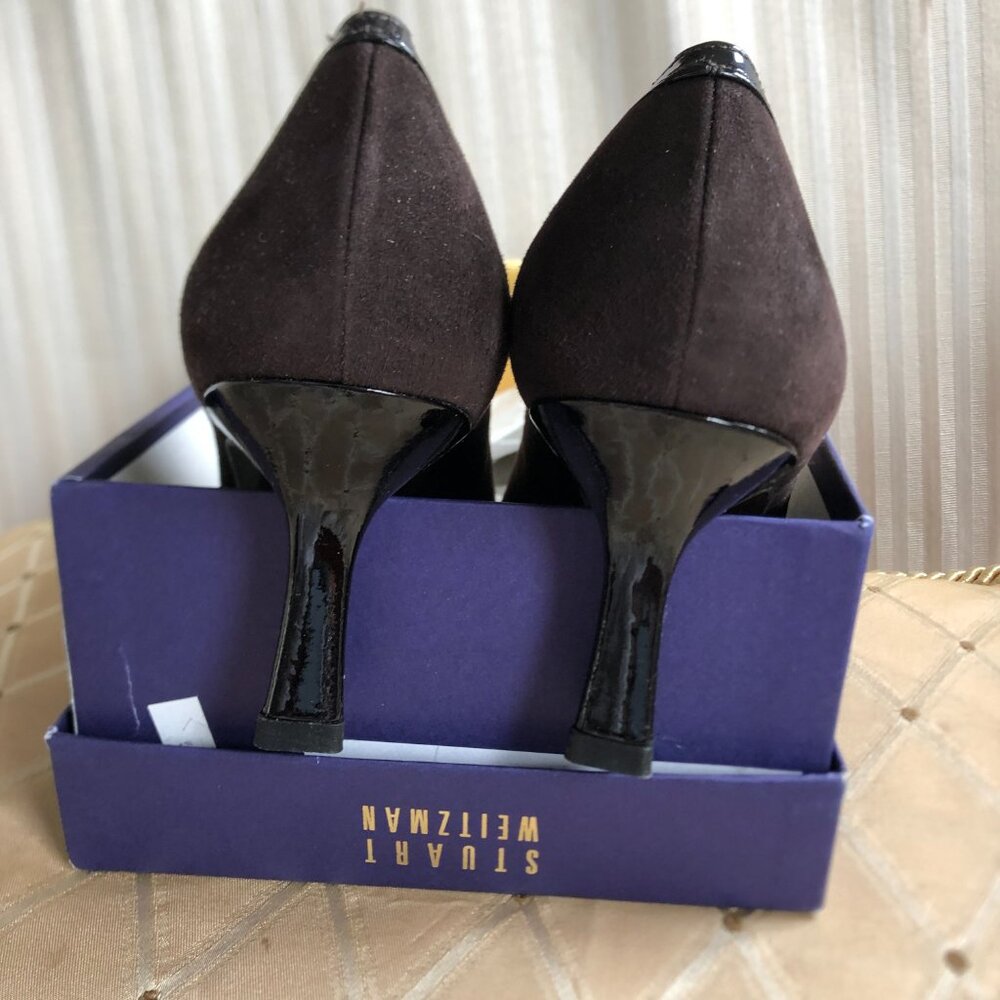 Stuart Weitzman Brown suede heels, patent leather trim,gold accent, 7.5M NIB - Picture 4 of 7